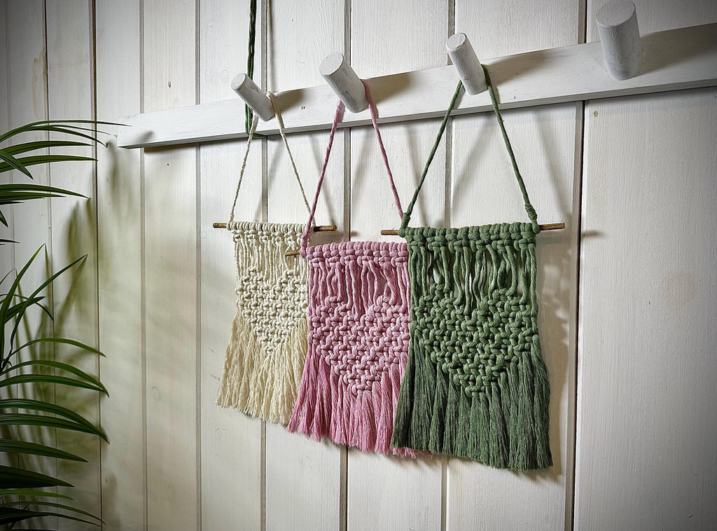 Macrame Wall Hanging Kit - DIY Craft Kit for Beginners - Handmade Gift Idea - Relaxing Hobby